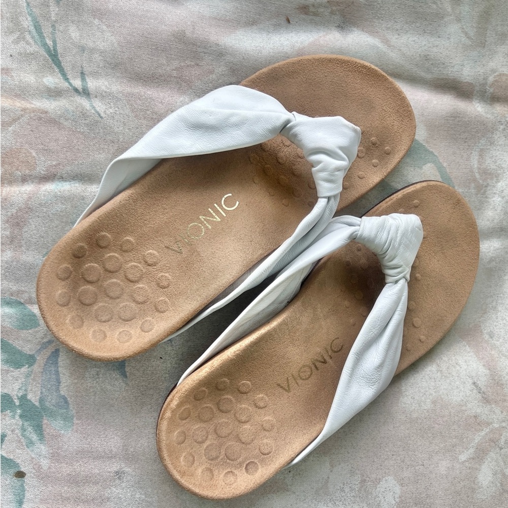 VIONIC White leather sandals- Size 5